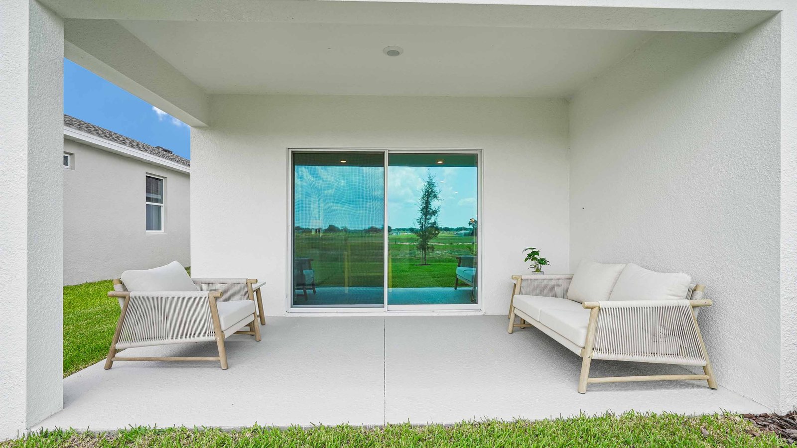 Carrington plan — new D.R. Horton home in Ocala Preserve